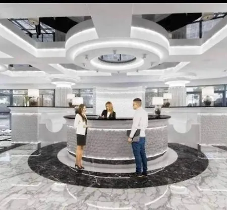Hanza Tower Club Family Jacuzzi & Pool Appartement